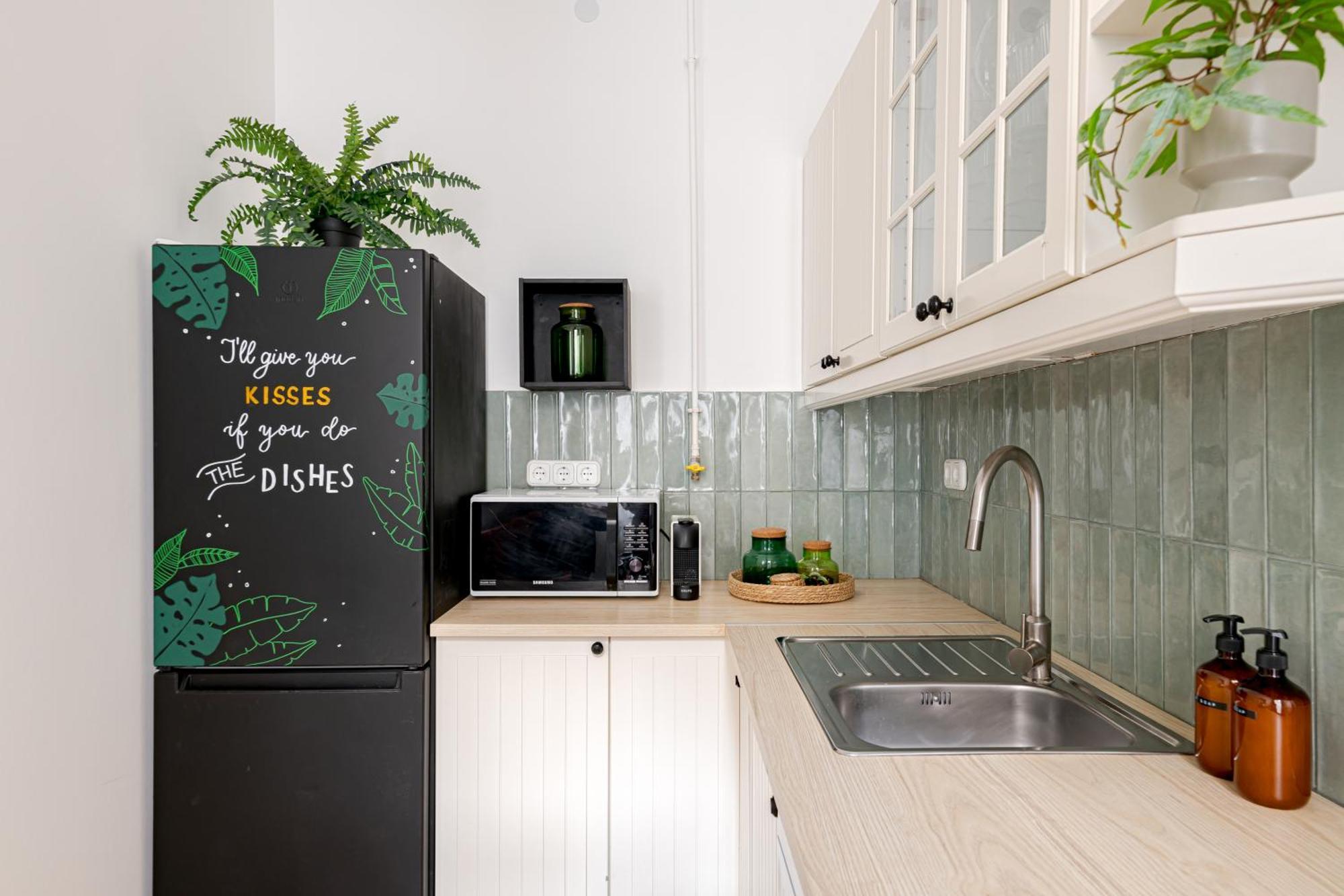Jungle Aesthetics Downtown Apartman Aircon And Garage Parking Budapesta Exterior foto
