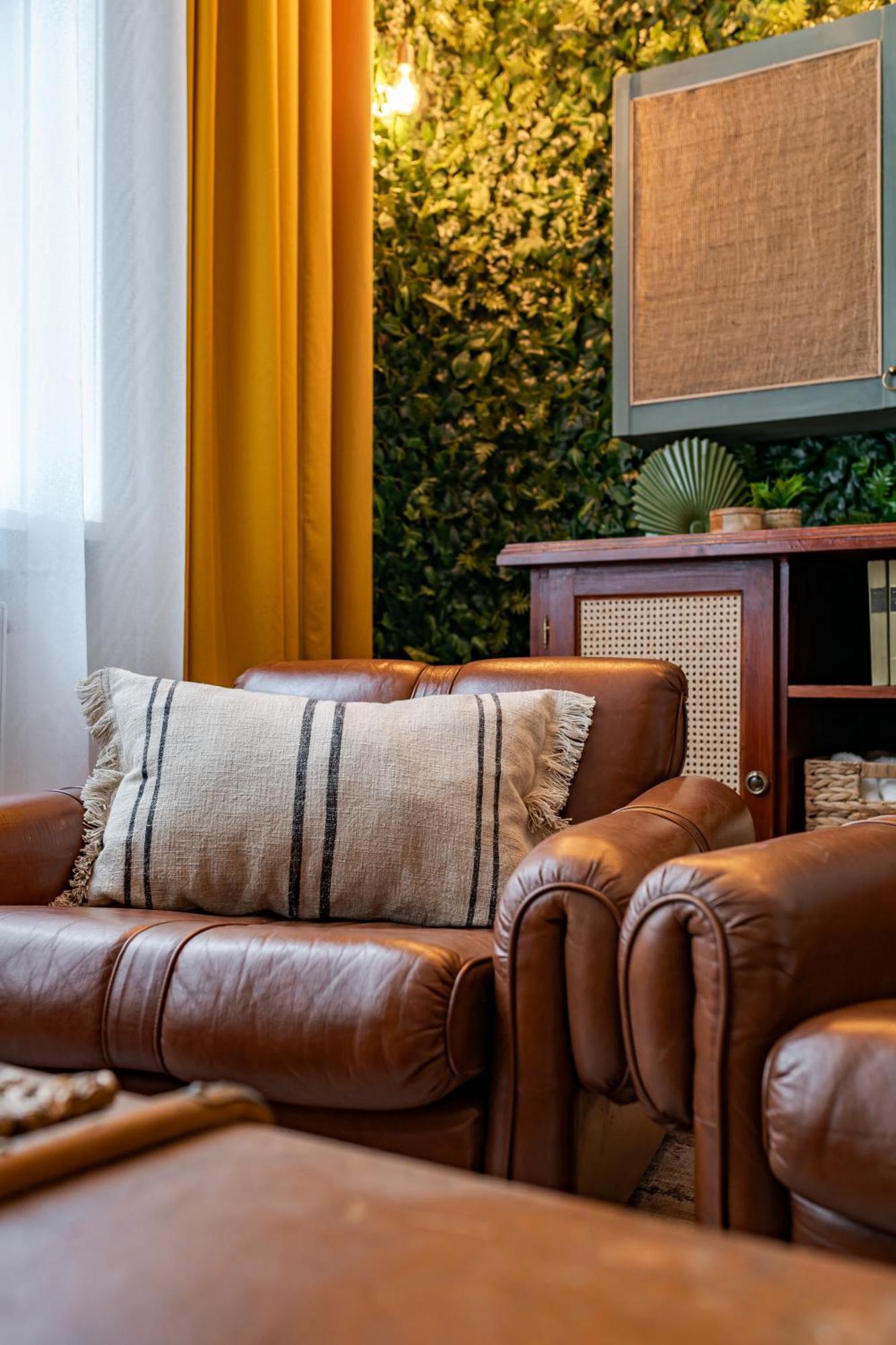 Jungle Aesthetics Downtown Apartman Aircon And Garage Parking Budapesta Exterior foto