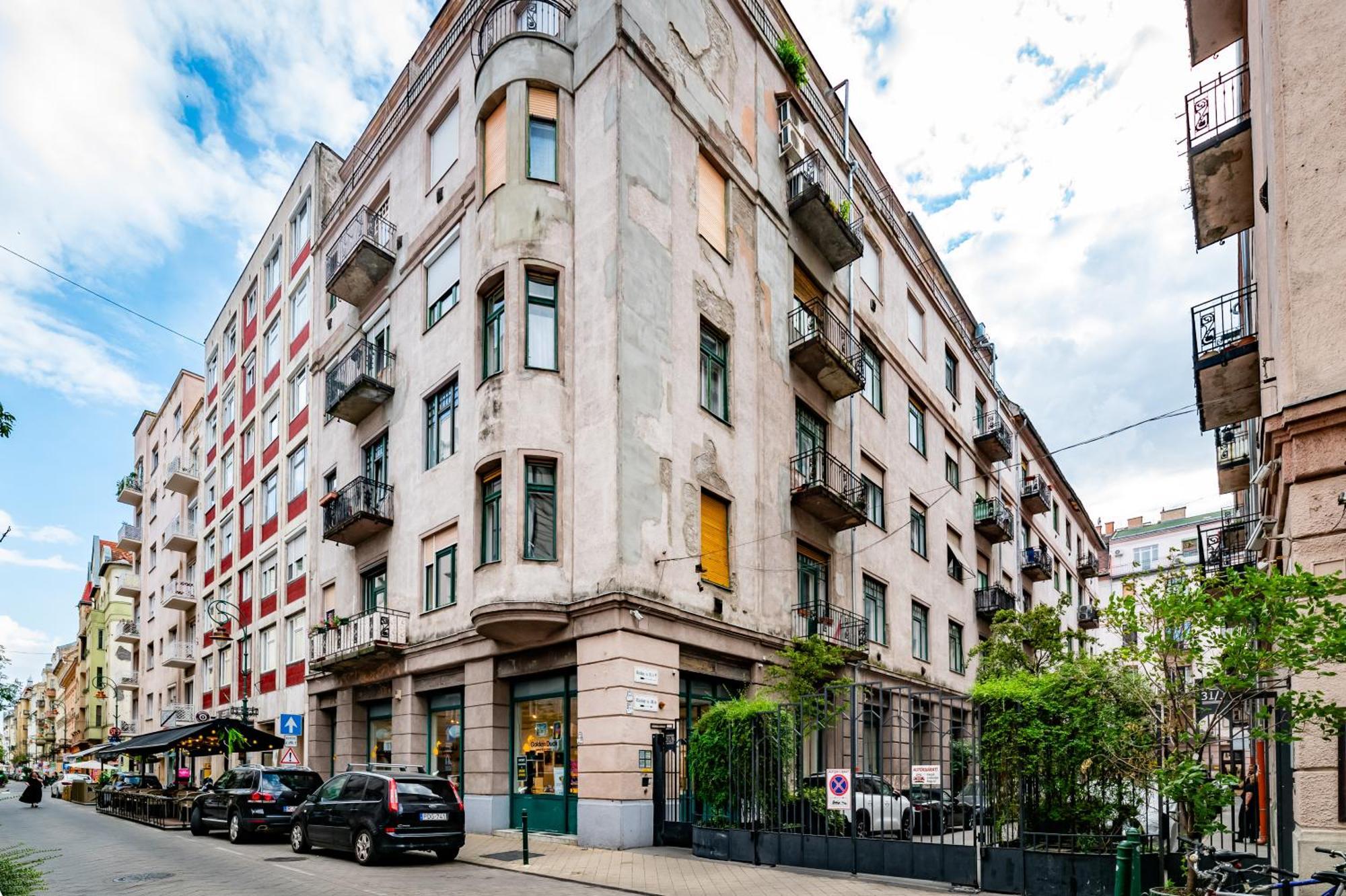 Jungle Aesthetics Downtown Apartman Aircon And Garage Parking Budapesta Exterior foto