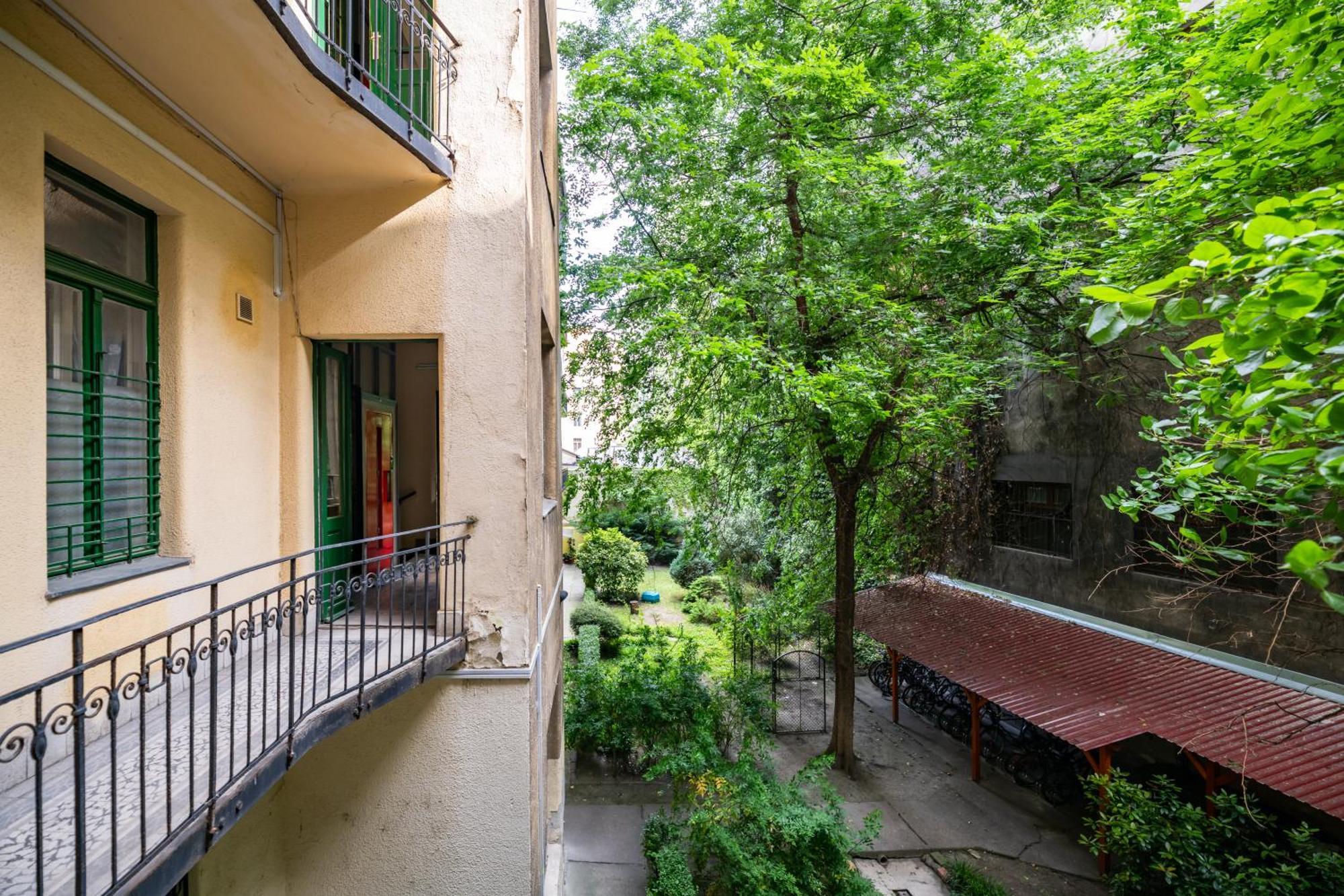 Jungle Aesthetics Downtown Apartman Aircon And Garage Parking Budapesta Exterior foto